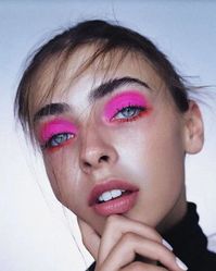 Maquiagem neon: 39 melhores looks para usar no verão