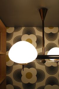 le.nid AI - projet 75_01 - Aménagement d’un loft - entrée - détail du lustre vintage chiné