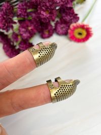 ❤️Welcome to ChloeArtCrafts, the embroidery kit is in stock and ready to ship with 1 business day. ❤️ ❣️All the orders will be shipped from Omaha, Nebraska, USA🇺🇸 Sewing Thimble Finger Protector | Embroidery Needlework Metal Brass Sewing Thimble Sewing Tools Accessories Retro Handwork Sewing Thimble Size: Small: 0.87 x 0.63 x 0.59 in Medium: 1.06 x 0.67 x 0.67 in Packing: 1 pcs thimble