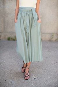 Found this minimalism inspo thread on r/FemaleFashionAdvice by u/muzzyhoo92 (xpost) - Album on Imgur