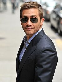 jake gyllenhaal hot