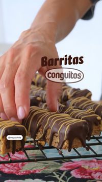 30min · 4 servings

 

Ingredientes
 • Una bolita de masa de pizza 
 • 5 dátiles en remojo
 • 1 cda de mantequilla de cacahuete 
 • Un poco de agua 
 • 100 g de choco negro 80%
 • Un poco de choco gold para decorar

