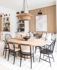 HOUSE BUILD 101 (@housebuild101) posted on Instagram: “Dining room by @mindygayerdesign ➕ custom built ins by @petewillhoit ➕ vintage rug ➕ white oak vertical shiplap ➕ art by…” • Feb 1, 2021 at 7:40am UTC