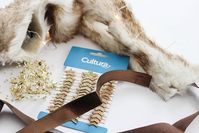 Réaliser ton propre headband pour cet hiver et, cerise sur le gâteau, le rendre luimineux. Découvre le DIY et le pas-à-pas !