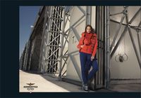 LINEA COLOUR - Piumino smanicato AB1132D, pantalone in felpa PF461D, felpa FE768D, guanti GU115D, sciarpa SH973D.