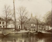 Het Hofje van Noblet aan de Nieuwe Gracht 2 te Haarlem, 1910