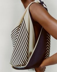 Centered monogram silk scarf creme – Totême