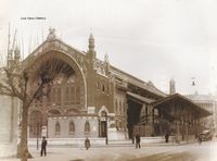 PANORAMA URBANO: El 24 de diciembre de 1916 fue inaugurado el mercado de Colón, obra del arquitecto Francisco Mora. En el fondo de la fotografía se encuentra el desaparecido convento de los capuchinos.