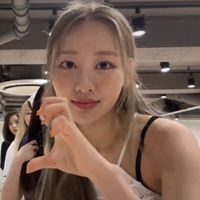 loona yves lq icon