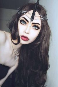 here are the nine Witch Makeup Looks to Rock This Halloween; we have pulled them out from the internet for you.