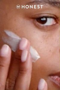 A little thirsty? Our clean & cruelty free Honest® Hydrogel Cream acts like a cool drink of water to quench your skin. Discover the best-selling hydrating moisturizer our fam swears by, now in new sustainable packaging.