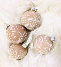 Collection 4, BoHo Tribal Christmas Ornaments. A set of 4 clay brown toned tribal ornaments for your hip & trendy Christmas tree! Nice neutral clay beige glass bulb with white had drawn designs add to the charm with jute rope strings included, ready to hang and enjoy for years to come! These baubles will go with your minimal, neutral, BoHo, farmhouse chic Christmas decor! Beautiful Gift 🎁 wrapping is available! Add on $4 Please allow up to 3 days for processing. Thank you!