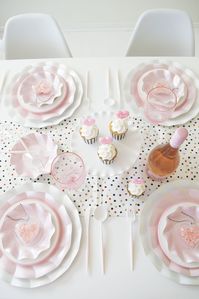 How to set up a quick & easy Valentine’s Day Tablescape Two Ways