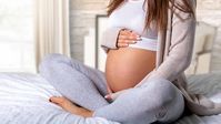À 7 mois de grossesse, Bébé commence à développer ses organes respiratoires et sexuels. Quant à vous, vous commencez à penser à la préparation à l'accouchement. Découvrez tout ce qu'il faut savoir sur le septième mois de grossesse !