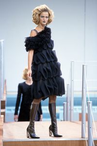 Chanel Fall 2000 Couture Collection - Vogue