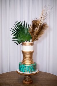 SIGNATURE BRIDE’s "Love Conquers All Wedding & Honeymoon Giveaway" theme was "Black is Queen." This cake by Sifted by Cyndi took the essence of the Motherland, resembling the strong, elongated neck of an African Queen draped in gold bangles. #blacklove #blackweddings #weddingcakes #africandiaspora