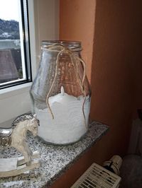 Hier habe ich ein schlichtes Salzglas hergestellt. Mit wenig Deko.