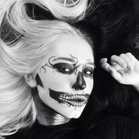 Jelka na Instagramu: „Zombiegirl. Or you can call me miss Genest.“