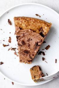 The Best Vegan Cookie Cake! You'll wow your friends and family with this egg and dairy free cookie cake! It's easy to make and tastes exactly like the real deal! #vegan #vegandesserts #vegancookiecake #cookiecake #cookiecakerecipe #vegancake #veganchocolatechipcookies #chocolatechipcookiecake #veganchocolatechipcookiecake via theconscientiouseater.com