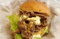 オレンジ香る豚しょうが焼きバーガーのレシピです。