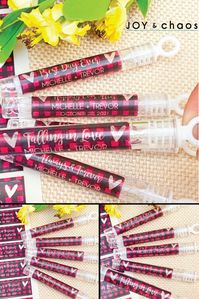 You will "Fall in Love" with these custom plaid bubble stickers! #weddingfavors #fallwedding #fallbachelorette #plaidfavors