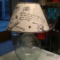 Stage du jour à l'atelier. Un beau moment d'échange et de complicité entre la mère et la fille pour un très beau résultat. Un abat-jour à 4 mains. #abatjourfaitmain #abatjoursurmesure #abatjour #artisanatdart #artisanat #lampshade #lampe #lamp #luminaire #nouvelleaquitaine #dordogne #perigord