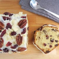 Cake au chocolat blanc, cranberries et noix de pécan