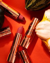 RED LEAVES SEASON IS WARM SHADES SEASON! 🍂💋 #lipstickcolors #makeup #lipstickshades #lipstickaesthetic #makeupinspiration