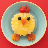 Een heerlijk kuikentje :) Gerepind door www.gezinspiratie.nl #fruit #funnyfruit #kinderen #eten #smullen