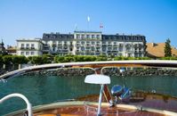 Built in 1842 on the foundations of an old Swiss Castle (the vaults of which can still be seen in the spa), this historic and award-winning hotel is set against the timeless backdrop of Lake Geneva and the beautiful Alps. Its new Destination Spa offers several health and wellness programs. Tailored treatments from world-renowned skin specialist Joëlle Ciocco (exclusivity for Switzerland) are available. There is the city’s largest indoor pool, which plays crystal clear underwater music.