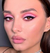 Cut crease makeup: aprenda o passo a passo | Almanaque da Mulher