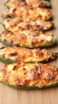 These jalapeño poppers recipes are so easy to make and so delicious you'll be asked to throw parties every weekend. // #jalapenopoppers #recipes #snack #partysacks