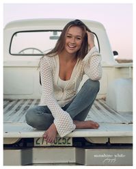 senior pictures, senior year, senior portraits, beach portraits, pictures with old trucks, senior portraits with trucks, sunshine white photography #beachpicturesportrait #oldbeachpictures