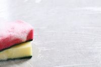 ゴムパッキンのカビの取り方|お風呂の黒カビはカビキラーで一発! | コジカジ