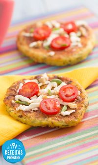 Pizza de massa de mandioquinha e Leite em pó NINHO® Levinho com queijo minas, tomate cereja e azeitona verde