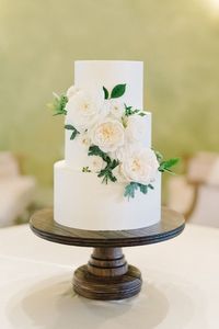 budget friendly elegant simple wedding cakes