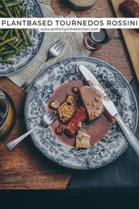 Je te propose ici la version végétalisée du grand classique qu'est le tournedos Rossini « Le plat chic et simple pour épater tes convives à coup sûr. »