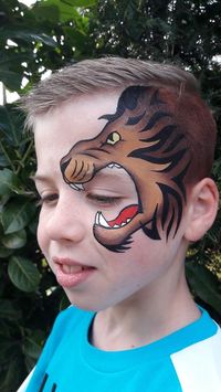 Lion. Circus.
