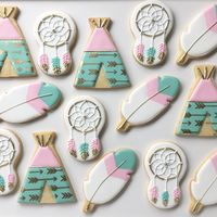 Request: simple, modern boho set with NO FLOWERS! Done. Stencil is from @the_cookie_countess and gold is @trulymadplastics mixed with everclear . . . #boho #bohocookies #decoratedsugarcookies #sugarcookies #rohalicing #customcookies #decoratedcookies #cookiesofinstagram #sugarcookiekate