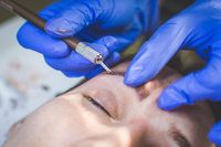 microblading eyebrows