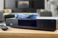 Le lecteur Blu-ray UHD Cambridge CXUHD est équipé d'un processeur vidéo 4K et d'une connectique HDMI 2.0 compatible Dolby Atmos et HDR. Le Cambridge CXUHD dispose d'une entrée HDMI et de ports USB 3.0 pour la lecture de fichiers vidéo sur support de stockage USB.