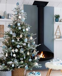 Associer le blanc et le bleu pour la déco du sapin de Noël | My Blog Deco