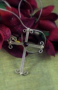 This is a beginner level weaving project that creates a beautiful cross pendant. 40 photos with step by step instructions. Materials: • One 6mm