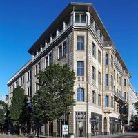 NEXT GmbH architektur design on Instagram: “#bauenimbestand Erfolgreiche Sanierung und Fertigstellung eines #Geschäftshauses im Herzen von #Hannover. #architektur #design…”