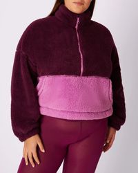 Your go-to this winter. The fluffiest quarter zip ever made with thermal Teddy fabric so you stay warm all season long.