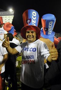 Ortigoza festejando el título