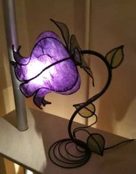 table lamp, curved little bud. Height 35 cm, width 30 cm, depth 20 cm.