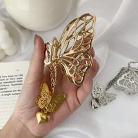 Gold metal hair claws-Size: 7cm -Weight: 33g-Package: 1pc-Color: as pictured-Materials: metalWelcome to RISEBoutiqueSupplies!I have all kinds of unique hairpins, you will always find your favorite style in my shop! They come in a variety of styles and always fit your style.If you like my products, please favorite my shop.If you have any questions, please feel free to contact me.Please enjoying your shopping in RISEBoutiqueSupplies and have a good day!! :) ♥About Shippingall orders would be shipp