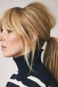 To achieve the perfect beehive ponytail, take a classic low ponytail and tease the top section at the crown to create a faux beehive effect. 📸 patrickwilson