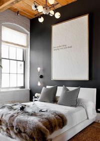 zwarte muur in de slaapkamer